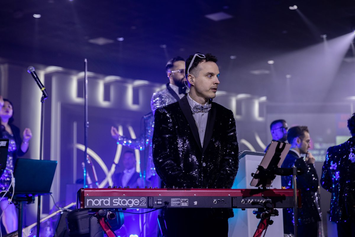 Memory Lane keyboard player performing live at GTA wedding