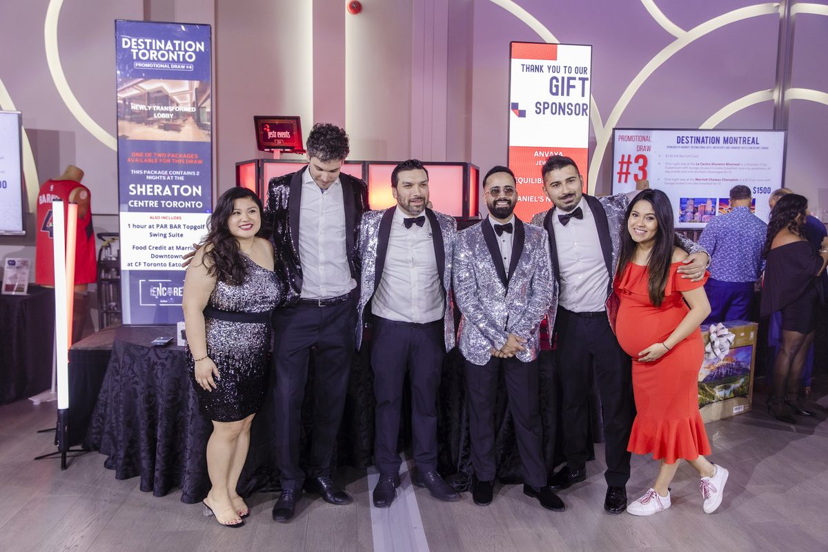 Memory Lane full 7-piece band group photo in Toronto